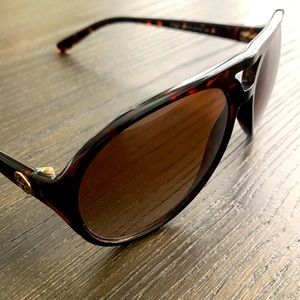 Tory Burch aviator sunglasses. Like new. No scratches.